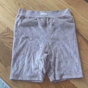 SKIMS Taupe Lounge Shorts